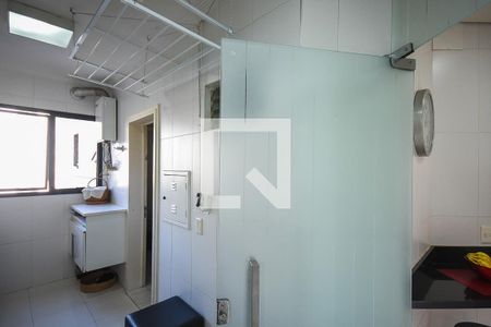 Apartamento à venda com 230m², 3 quartos e 3 vagas Apartamento à venda com 230m², 3 quartos e 3 vagasÁrea de serviço