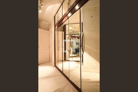 Apartamento à venda com 230m², 3 quartos e 3 vagas Apartamento à venda com 230m², 3 quartos e 3 vagasArmário da suíte 1