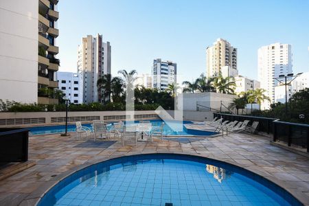 Apartamento à venda com 230m², 3 quartos e 3 vagas Apartamento à venda com 230m², 3 quartos e 3 vagasPiscina