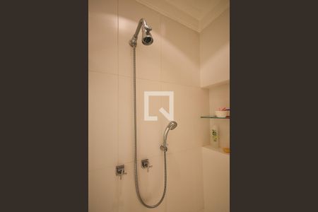 Apartamento à venda com 230m², 3 quartos e 3 vagas Apartamento à venda com 230m², 3 quartos e 3 vagasChuveiro do banheiro da suíte 2