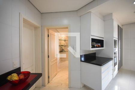 Apartamento à venda com 230m², 3 quartos e 3 vagas Apartamento à venda com 230m², 3 quartos e 3 vagasCozinha