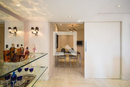 Apartamento à venda com 230m², 3 quartos e 3 vagas Apartamento à venda com 230m², 3 quartos e 3 vagasSala de almoço