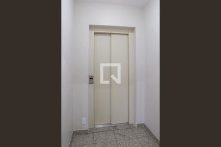 Hall Elevador de apartamento para alugar com 4 quartos, 129m² em Vila Ipojuca, São Paulo
