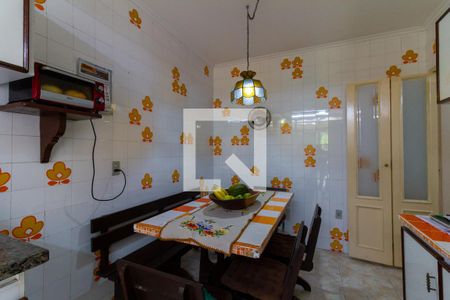 Casa à venda com 220m², 4 quartos e 3 vagasCozinha