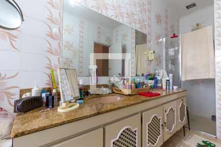 Casa à venda com 220m², 4 quartos e 3 vagasBanheiro da Suíte