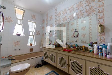 Casa à venda com 220m², 4 quartos e 3 vagasBanheiro da Suíte