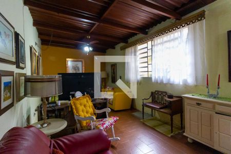 Casa à venda com 220m², 4 quartos e 3 vagasSala de TV