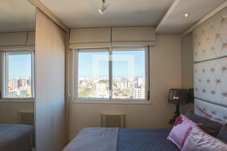 Quarto 1 de apartamento para alugar com 2 quartos, 65m² em Vila Ipiranga, Porto Alegre