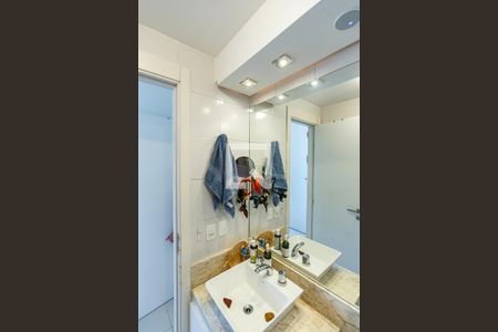 Apartamento à venda com 65m², 2 quartos e 1 vaga Apartamento à venda com 65m², 2 quartos e 1 vagaBanheiro