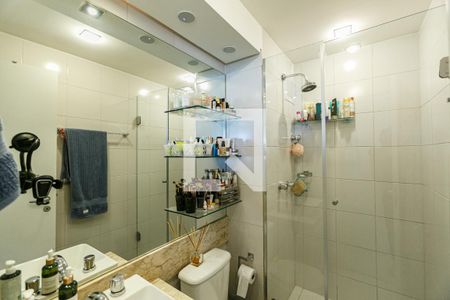 Banheiro de apartamento para alugar com 2 quartos, 65m² em Vila Ipiranga, Porto Alegre