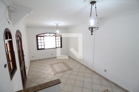 Sala   de casa para alugar com 4 quartos, 250m² em Jardim Cotinha, São Paulo