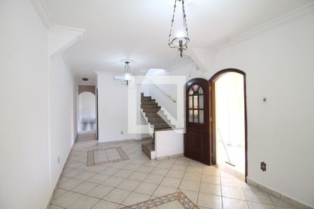 Sala   de casa para alugar com 4 quartos, 250m² em Jardim Cotinha, São Paulo
