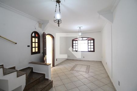 Sala   de casa para alugar com 4 quartos, 250m² em Jardim Cotinha, São Paulo