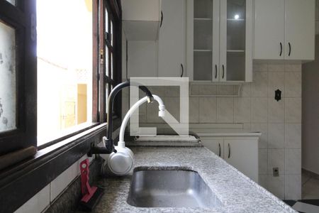 Casa para alugar com 250m², 4 quartos e 2 vagasCozinha