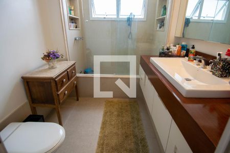 Apartamento à venda com 240m², 3 quartos e 1 vagaBanheiro da Suíte 2