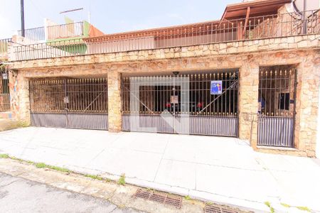 Casa à venda com 154m², 3 quartos e 4 vagas Casa à venda com 154m², 3 quartos e 4 vagasFachada