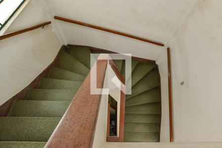 Apartamento para alugar com 91m², 2 quartos e sem vagaEscada