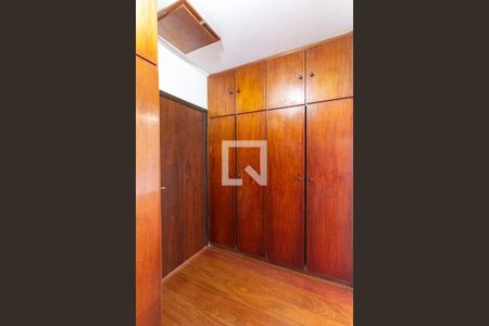 Casa à venda com 247m², 4 quartos e 3 vagasCloset