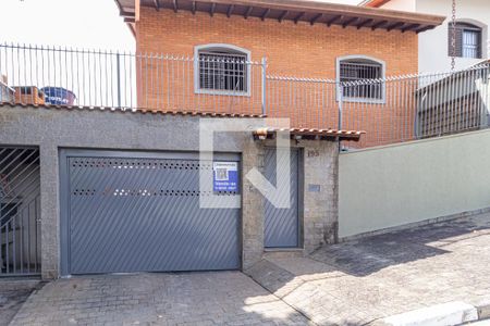 Casa à venda com 247m², 4 quartos e 3 vagasFachada