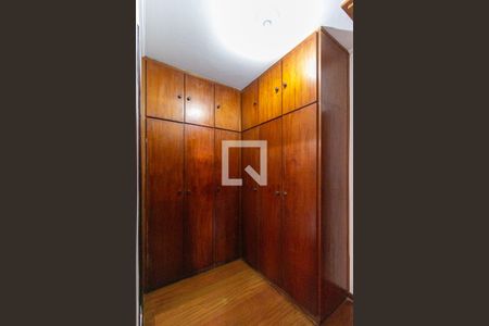 Casa à venda com 247m², 4 quartos e 3 vagasCloset