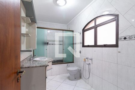 Casa à venda com 247m², 4 quartos e 3 vagasBanheiro da suíte