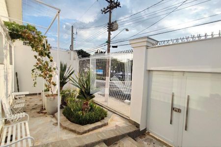 Casa para alugar com 295m², 4 quartos e 3 vagas Casa para alugar com 295m², 4 quartos e 3 vagasHall de entrada - Jardim