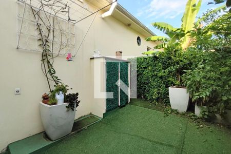 Casa para alugar com 295m², 4 quartos e 3 vagas Casa para alugar com 295m², 4 quartos e 3 vagasQuintal - Jardim