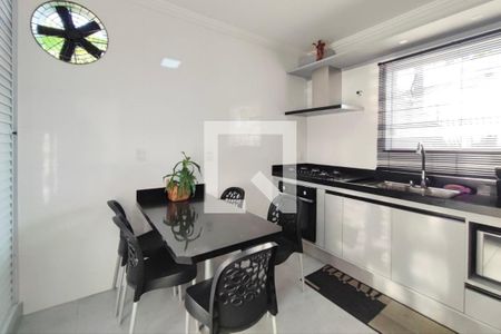 Casa para alugar com 295m², 4 quartos e 3 vagas Casa para alugar com 295m², 4 quartos e 3 vagasCozinha