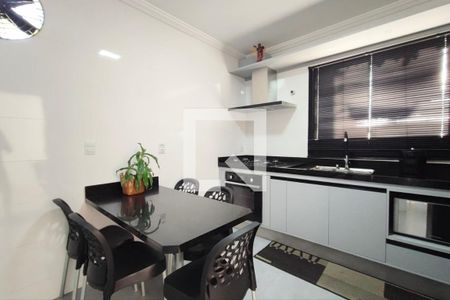 Casa para alugar com 295m², 4 quartos e 3 vagas Casa para alugar com 295m², 4 quartos e 3 vagasCozinha