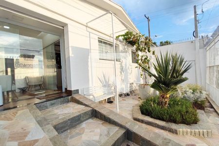 Casa para alugar com 295m², 4 quartos e 3 vagas Casa para alugar com 295m², 4 quartos e 3 vagasHall de entrada- Jardim