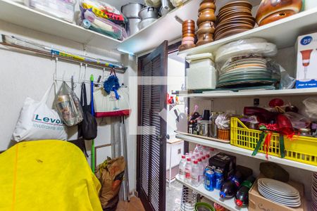 Casa para alugar com 320m², 3 quartos e 6 vagasDispensa externa