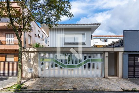 Casa para alugar com 320m², 3 quartos e 6 vagasFachada