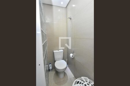 Casa à venda com 170m², 4 quartos e 2 vagasBanheiro 1