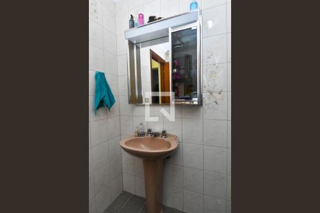 Casa à venda com 170m², 4 quartos e 2 vagasBanheiro 2