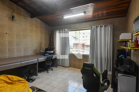 Casa à venda com 170m², 4 quartos e 2 vagasEscritório