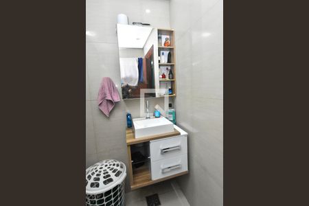 Casa à venda com 170m², 4 quartos e 2 vagasBanheiro 1