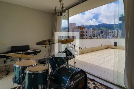 Apartamento à venda com 120m², 2 quartos e 2 vagasCobertura - Sala