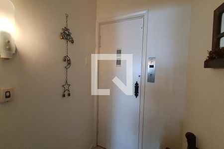Hall de entrada e elevador particular de apartamento à venda com 3 quartos, 100m² em Tijuca, Rio de Janeiro