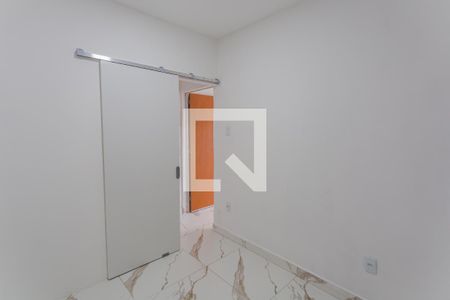 Quarto 2 de casa para alugar com 2 quartos, 70m² em Santa Tereza, Belo Horizonte