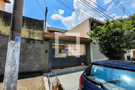 Casa à venda com 150m², 3 quartos e 2 vagas Casa à venda com 150m², 3 quartos e 2 vagasFachada