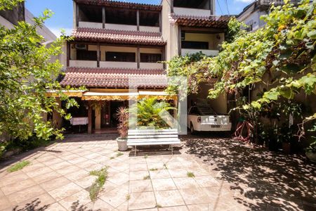 Casa à venda com 400m², 3 quartos e 2 vagasQuintal