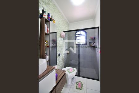 Casa à venda com 215m², 3 quartos e 3 vagasBanheiro do Quarto 1 - Suíte