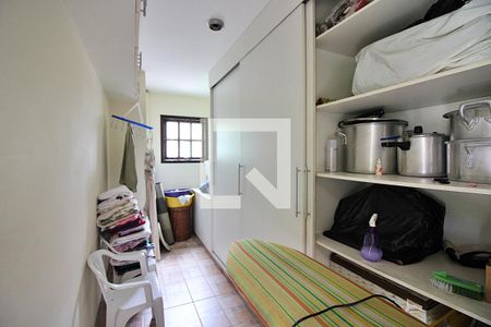 Casa à venda com 215m², 3 quartos e 3 vagasLavanderia