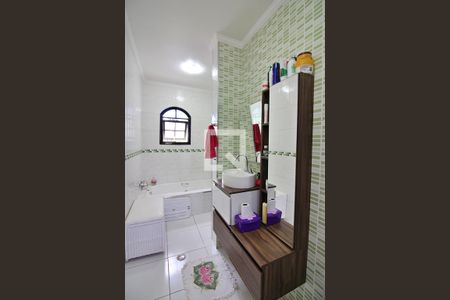 Casa à venda com 215m², 3 quartos e 3 vagasBanheiro do Quarto 1 - Suíte