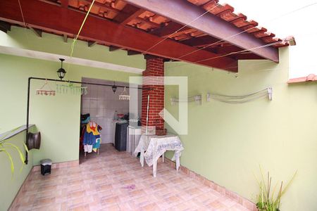 Casa à venda com 215m², 3 quartos e 3 vagasLavanderia