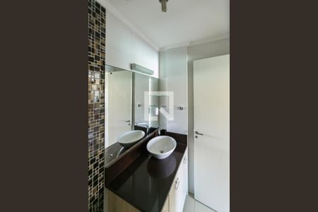 Banheiro de apartamento para alugar com 1 quarto, 54m² em Jardim São Pedro, Porto Alegre