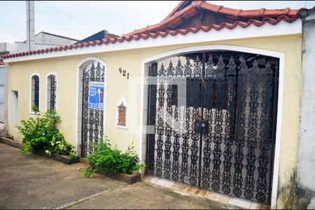 Casa para alugar com 164m², 3 quartos e 3 vagasFachada
