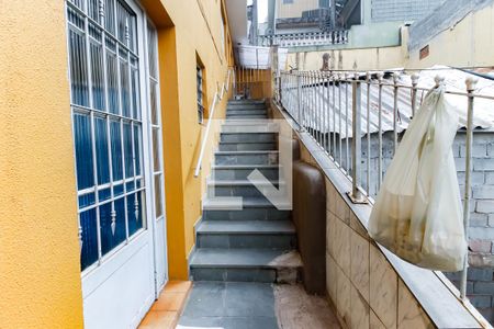 Casa para alugar com 100m², 2 quartos e sem vaga Casa para alugar com 100m², 2 quartos e sem vagaEscada de acesso