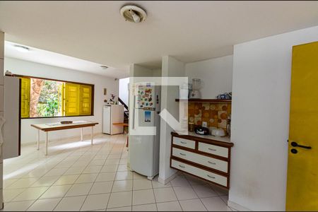 Casa à venda com 200m², 3 quartos e 2 vagas Casa à venda com 200m², 3 quartos e 2 vagasCozinha