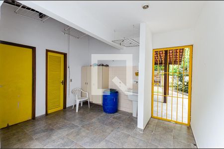 Casa à venda com 200m², 3 quartos e 2 vagas Casa à venda com 200m², 3 quartos e 2 vagasÁrea de Serviço
